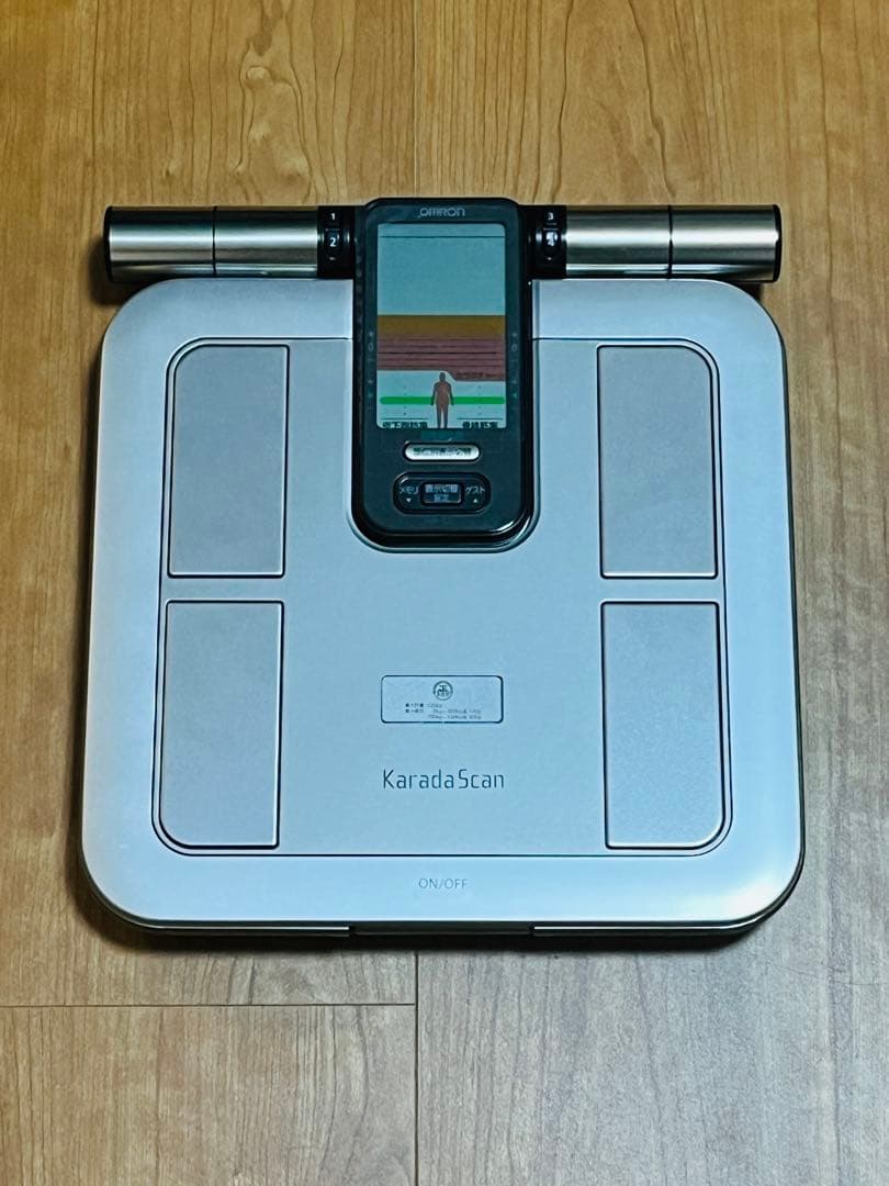 ほぼ新品　OMRON KaradaScan 体脂肪計 HBF-375 Amazon | オムロン 【グラフで管理】【両手両足測定】体重体組成計