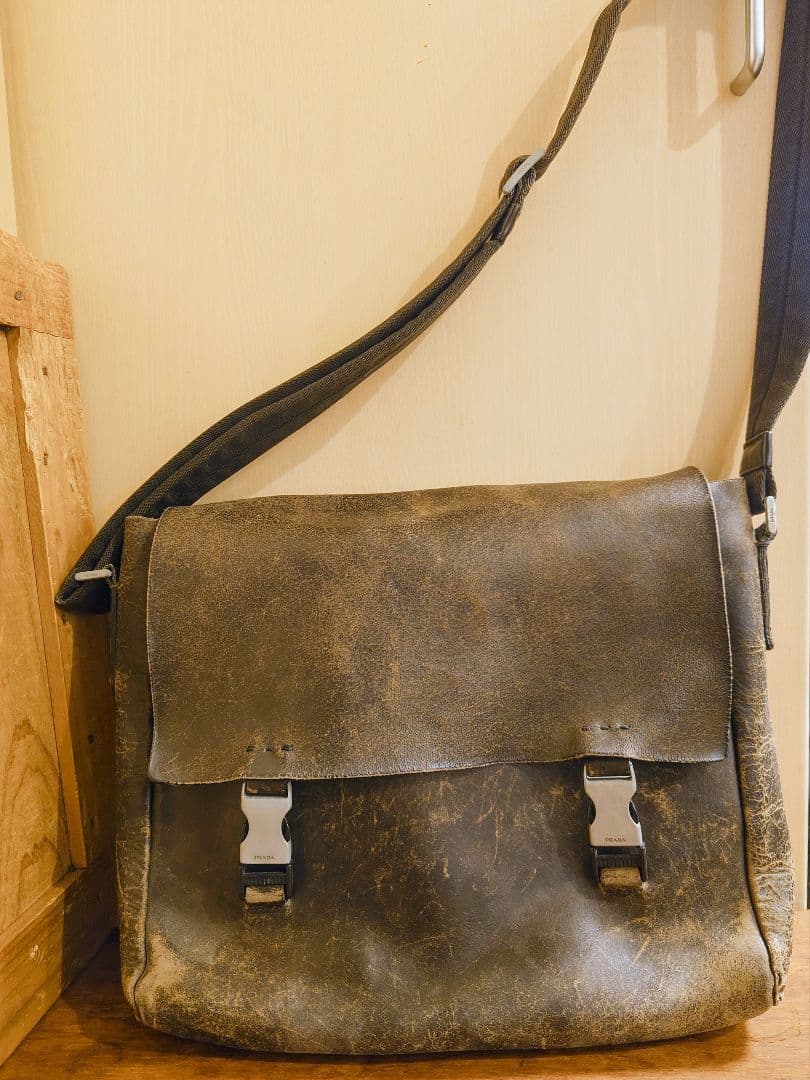 プラダ PRADA ダークブラウン ショルダーバッグ Prada レザー ショルダーバッグ | ブラウン | FARFETCH JP