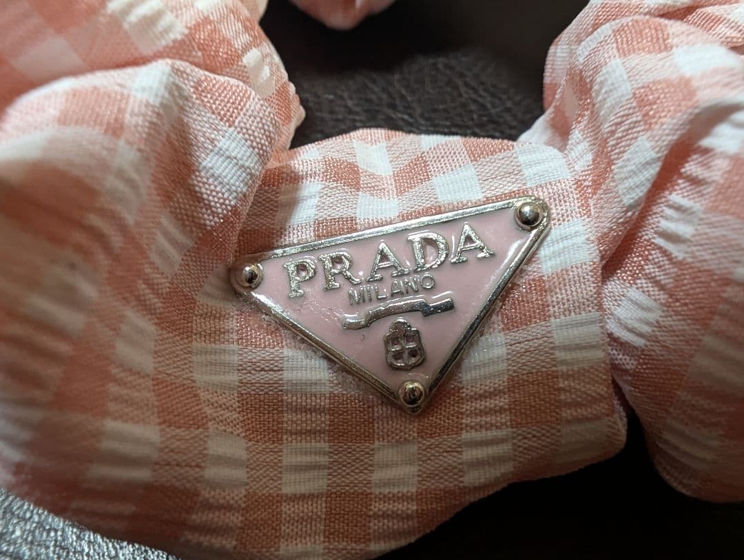 PRADA ピンク・ホワイトチェック シュシュ - メルカリ