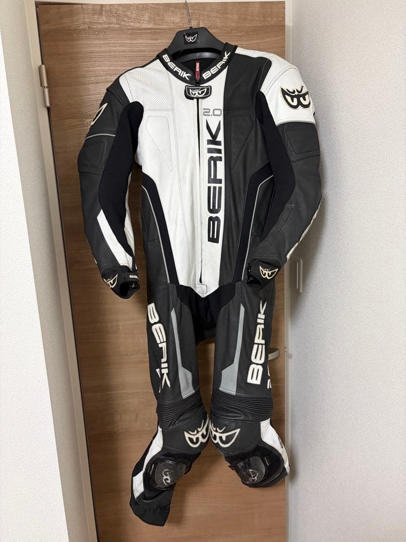 ベリック ツナギ 52サイズ 未使用】BERIK ベリック レーシングスーツ 52サイズ Bk Re｜Yahoo