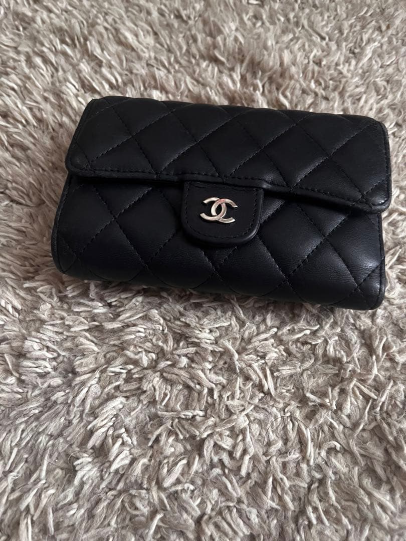 CHANEL ブラック キルティング折り財布 CHANEL（シャネル） マトラッセ ミニチェーンショルダー 長財布