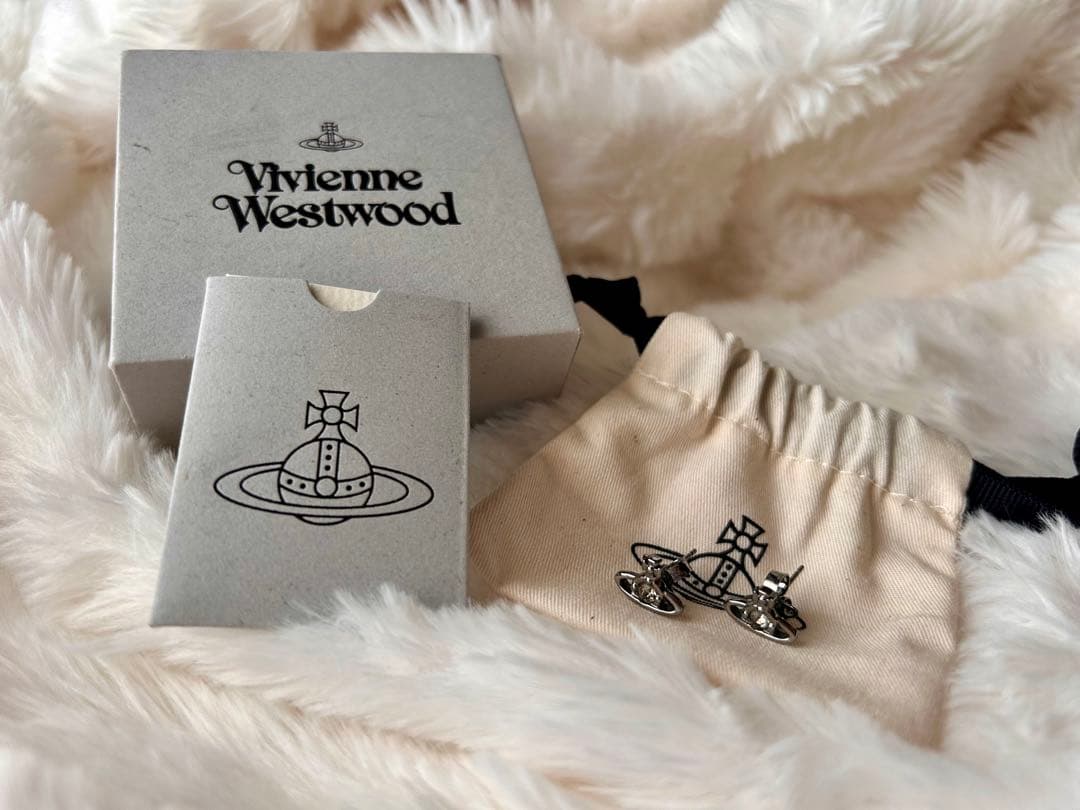 Vivienne Westwood ピアス 宇宙船デザイン - メルカリ