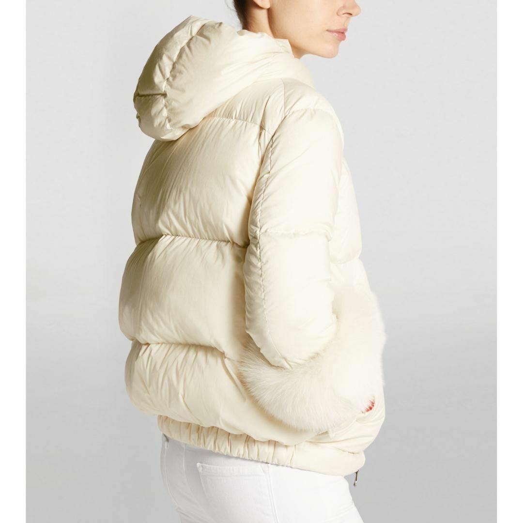 MONCLER フード付きダウンジャケット　袖ファー　オフホワイト　サイズ2 MONCLER フード付きダウンジャケット 袖ファー オフホワイト サイズ2
