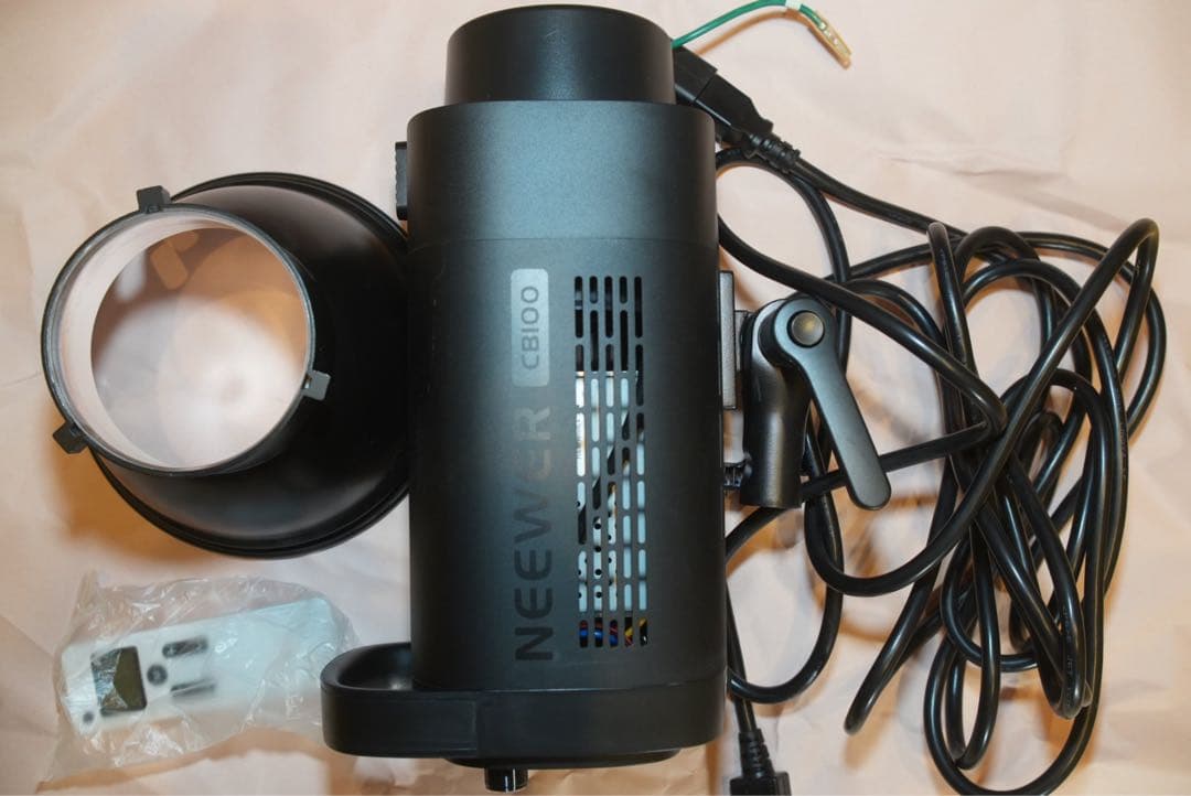 NEEWER CB100 LEDビデオライト 100w NEEWER CB100 100W LED Video Light, 5600K Daylight COB Continuous