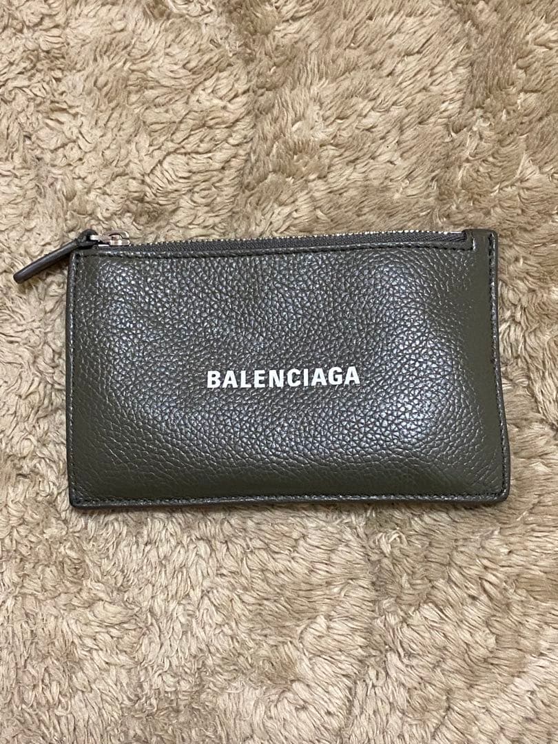 Y*u様 BALENCIAGA バレンシアガ カードケース640535 カーキ - メルカリ