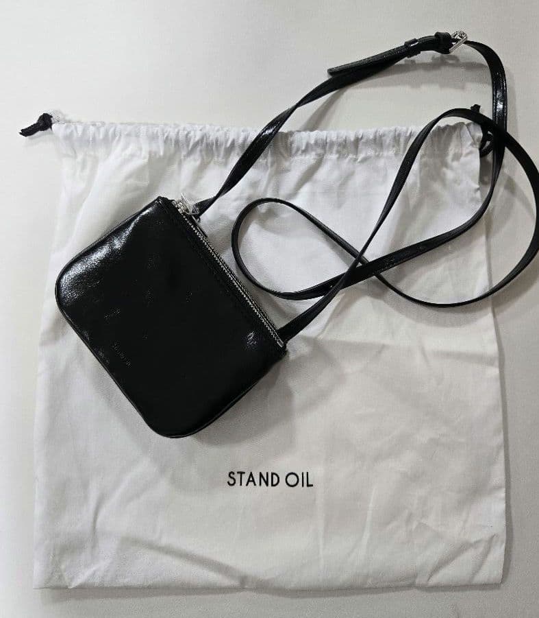 STANDOILブラックレザーショルダーバッグ - メルカリ