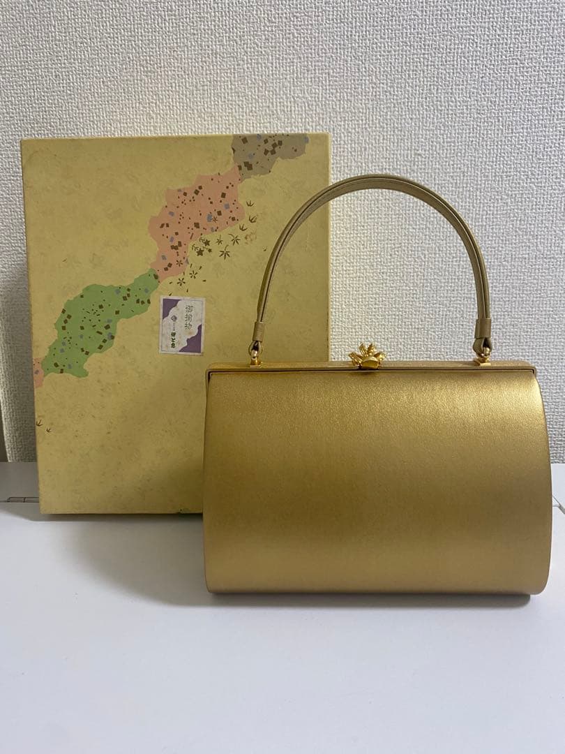 伊と忠 和装用バッグ 伊と忠 蝶々柄のがま口和装用バッグ - メルカリ