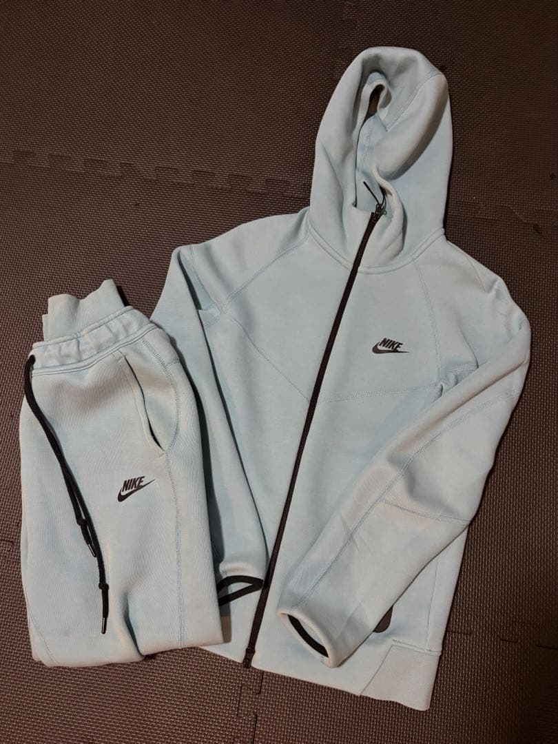 Nike テックフリースセットアップ 水色 s xs - メルカリ