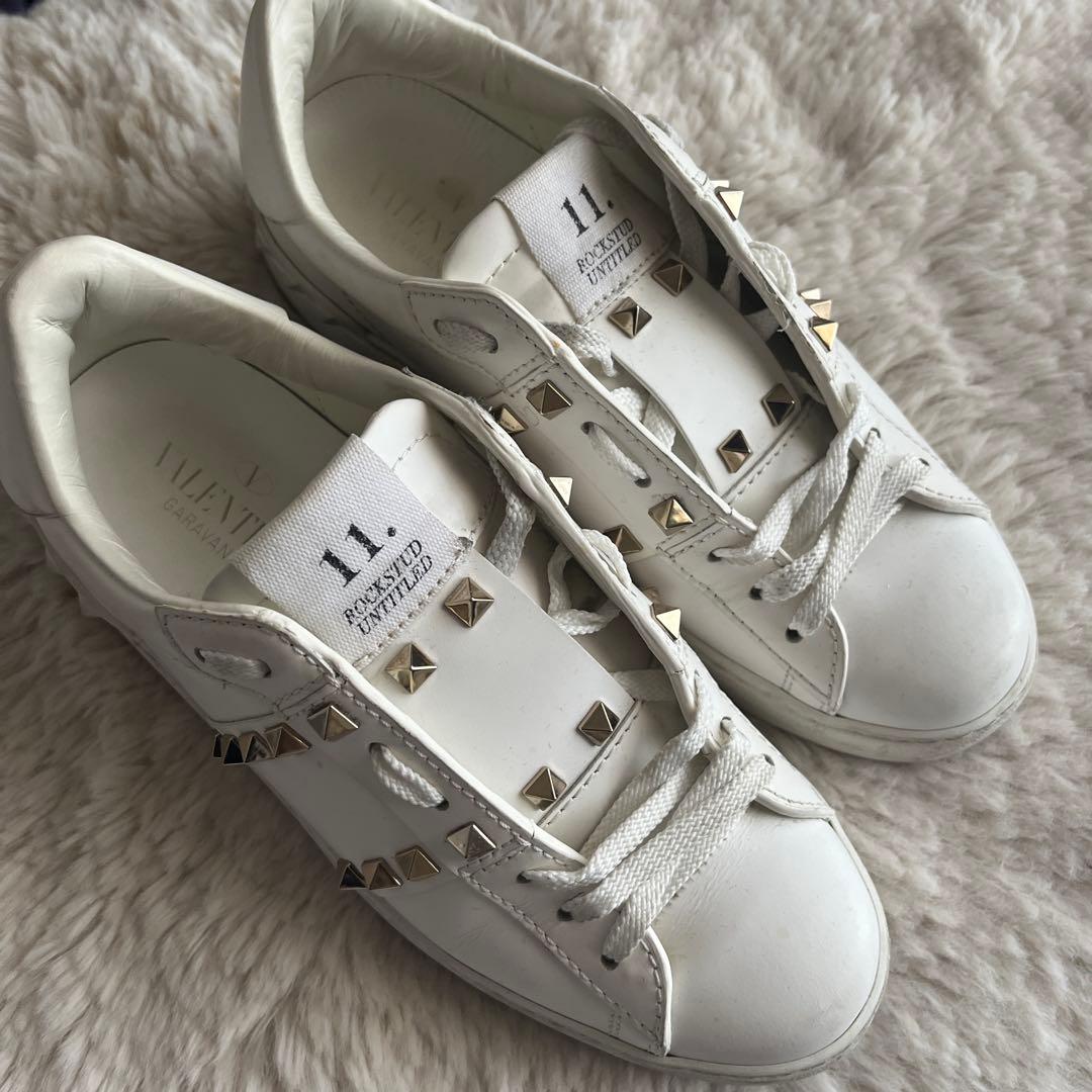 Valentino スタッズ付きホワイトスニーカー 11 - メルカリ