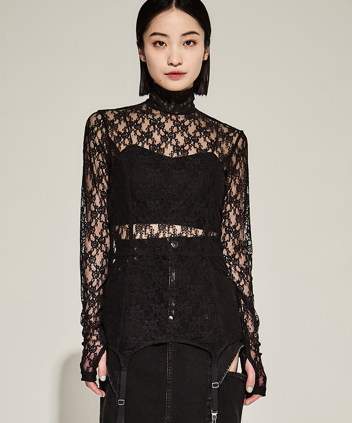 FLOWER LACE TURTLE NECK TOP WITH GARTER BELT(FREE BLACK): JOHN