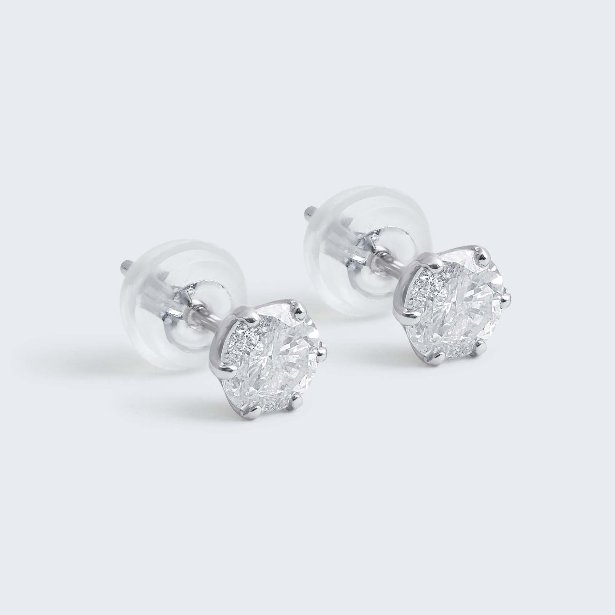ソリティアスタッドピアス – PT900、0.70カラット