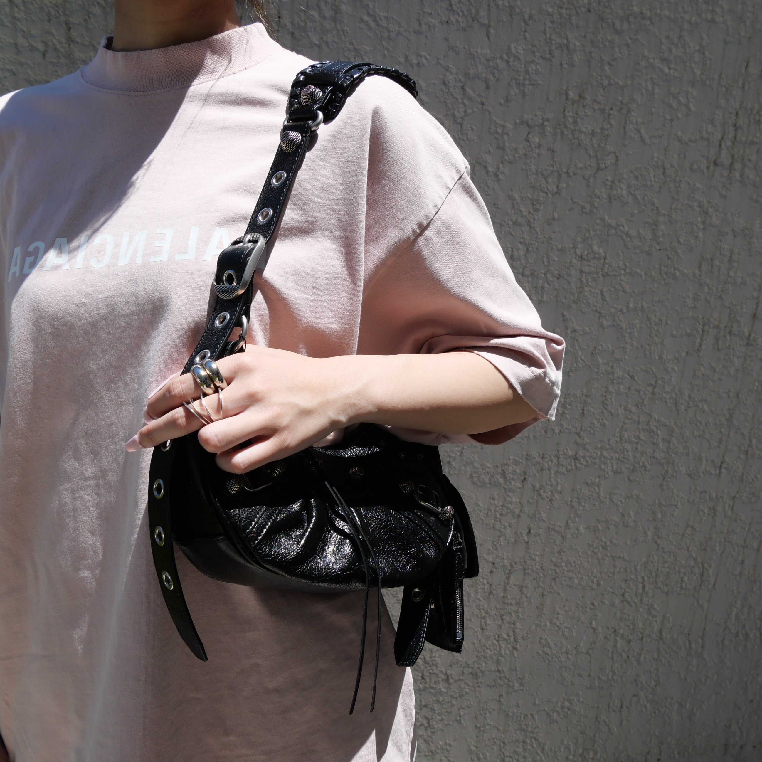 正規品・送料無料】BALENCIAGA / LE CAGOLE XS Shoulder Bag (BLACK
