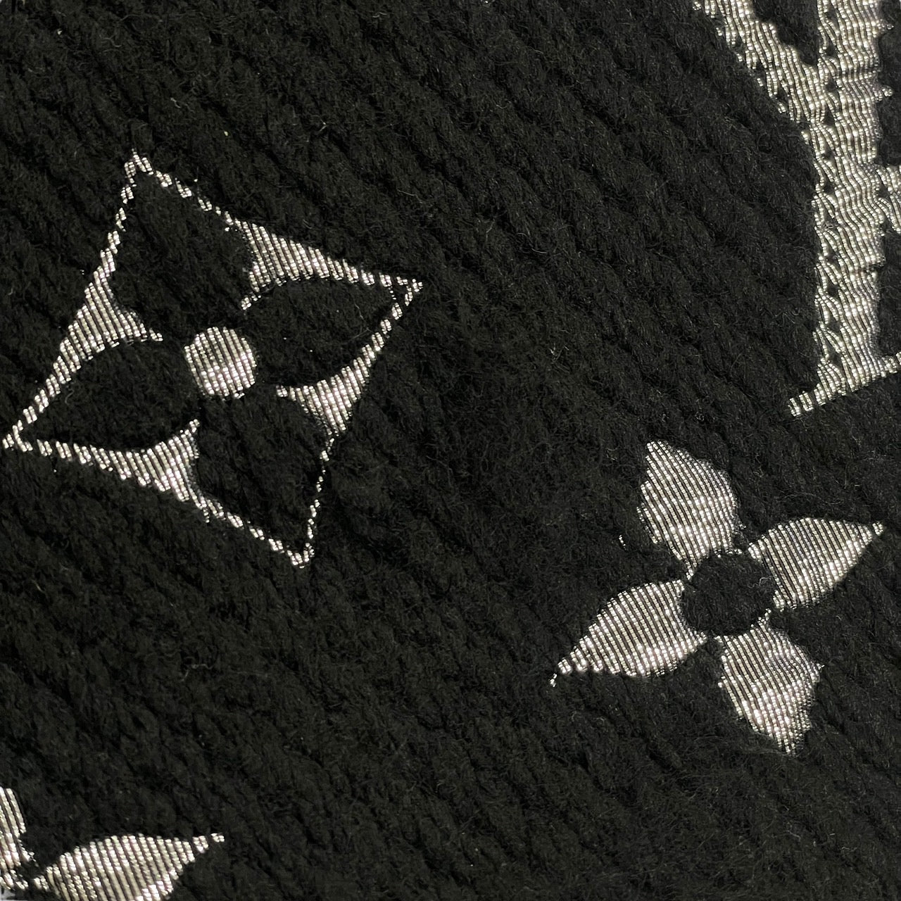 LOUIS VUITTON】ルイ・ヴィトン エシャルプ ロゴマニア シャイン