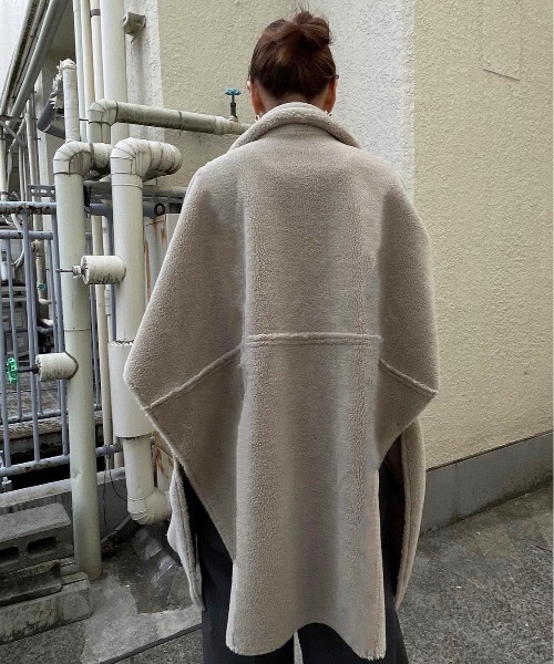 Ameri（アメリ）の「REVERSIBLE BOA PONCHO COAT（ポンチョ）」 - WEAR