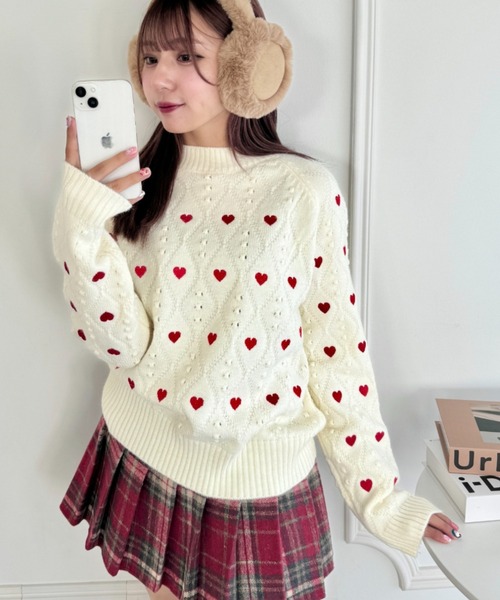 Loueme（ルエム）の「ハート刺繍ケーブルニットトップス（ニット