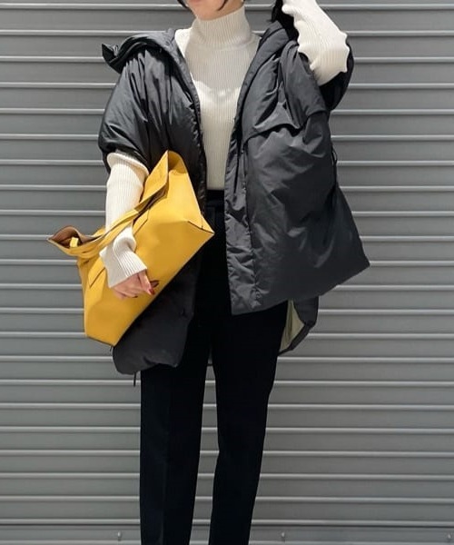 Mila Owen（ミラオーウェン）の「ビッグカラーポンチョコート（ベスト