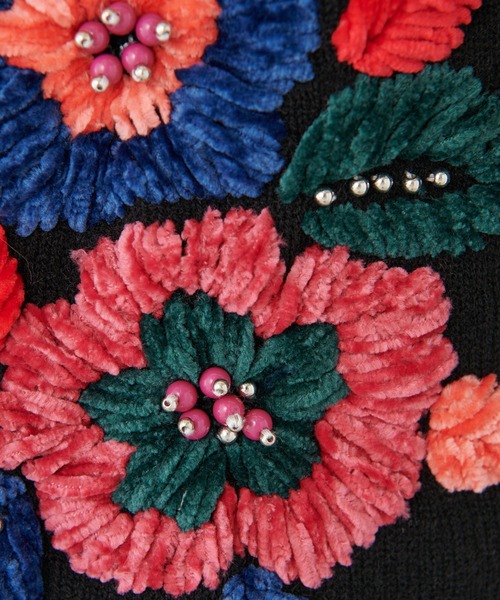 BEARDSLEY（ビアズリー）の「後ろに鮮やかな刺繍を施した裾モール刺繍