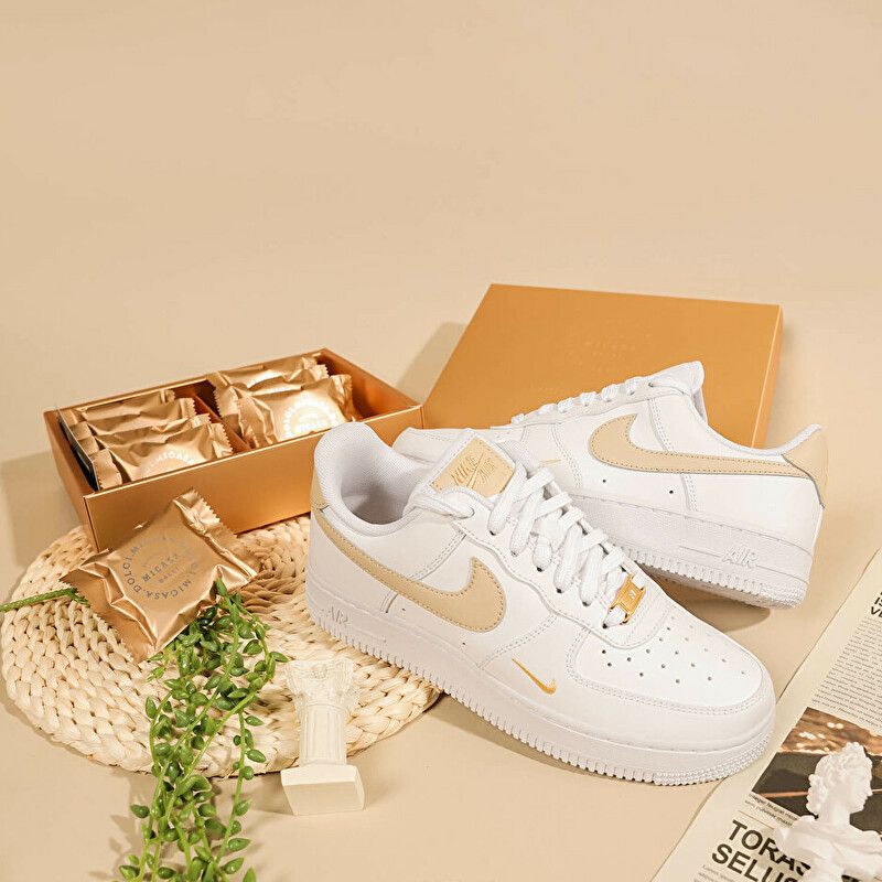 Nike Air Force 1 '07 Essential ホワイト/ベージュ 関税送料込 (Nike